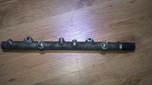 0445214011 fuel injector rail - injector,